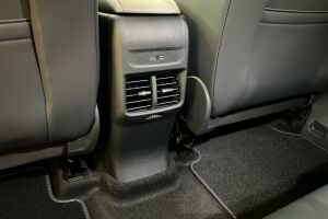 Ford Explorer esikatselu 22