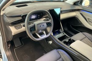 Ford Explorer esikatselu 6