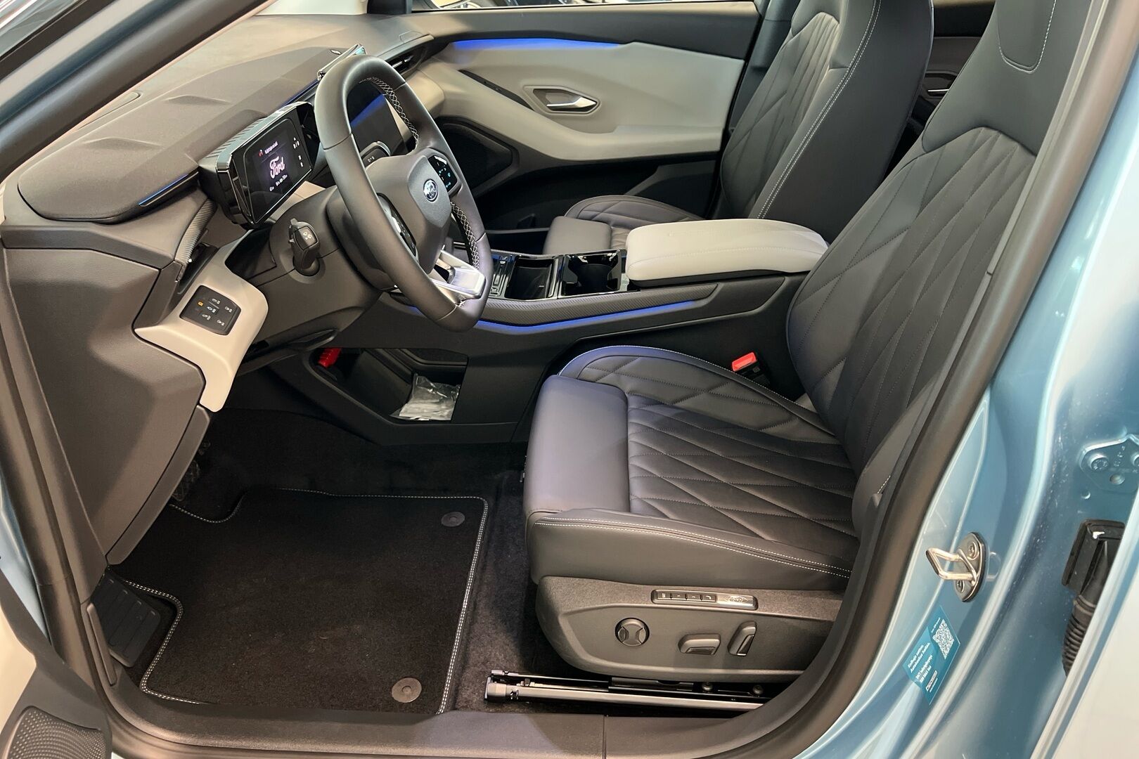 Ford Explorer iso kuva 7
