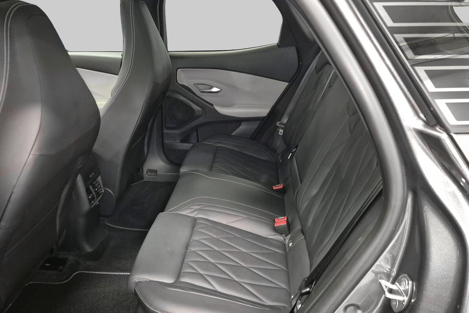 Ford Explorer iso kuva 5