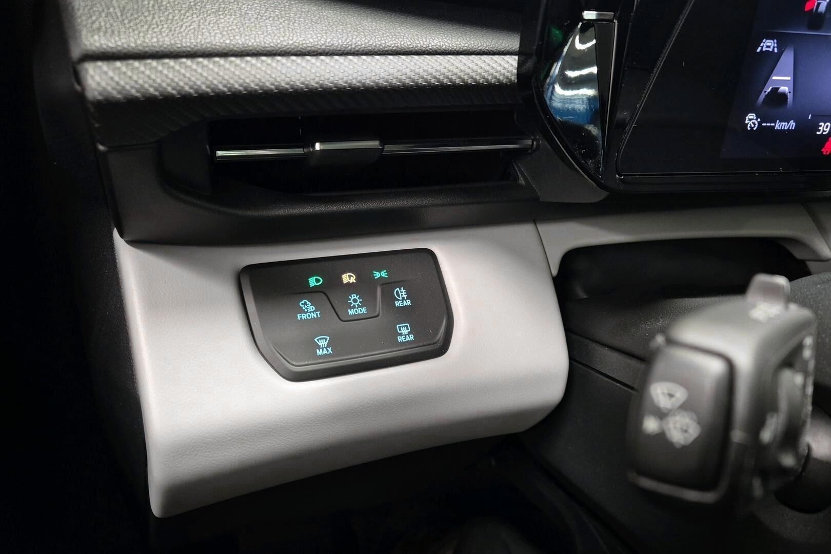 Ford Explorer iso kuva 22