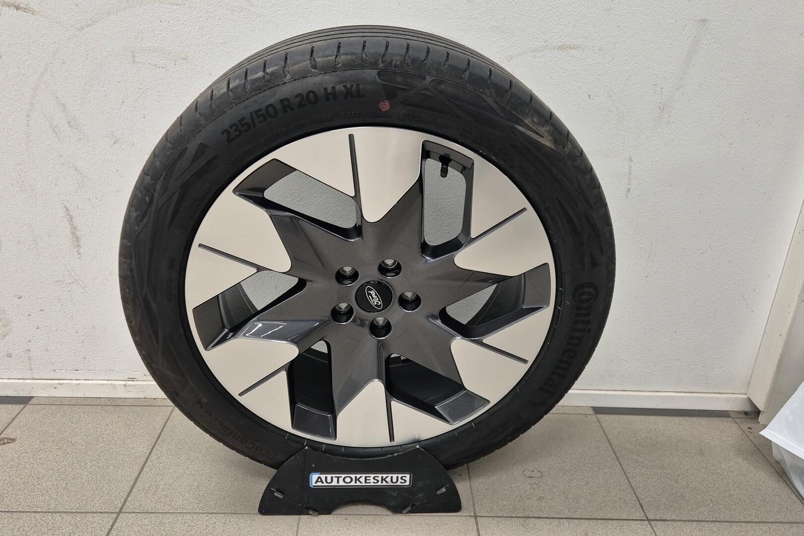 Ford Explorer iso kuva 13