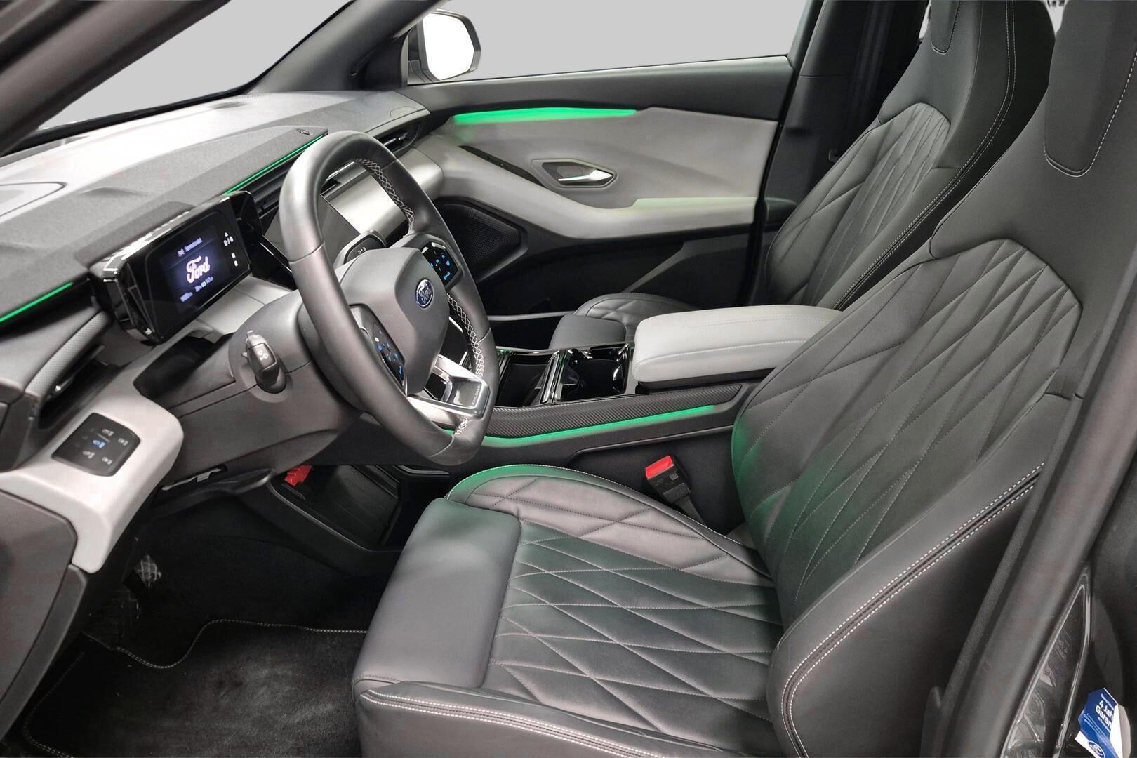 Ford Explorer iso kuva 19