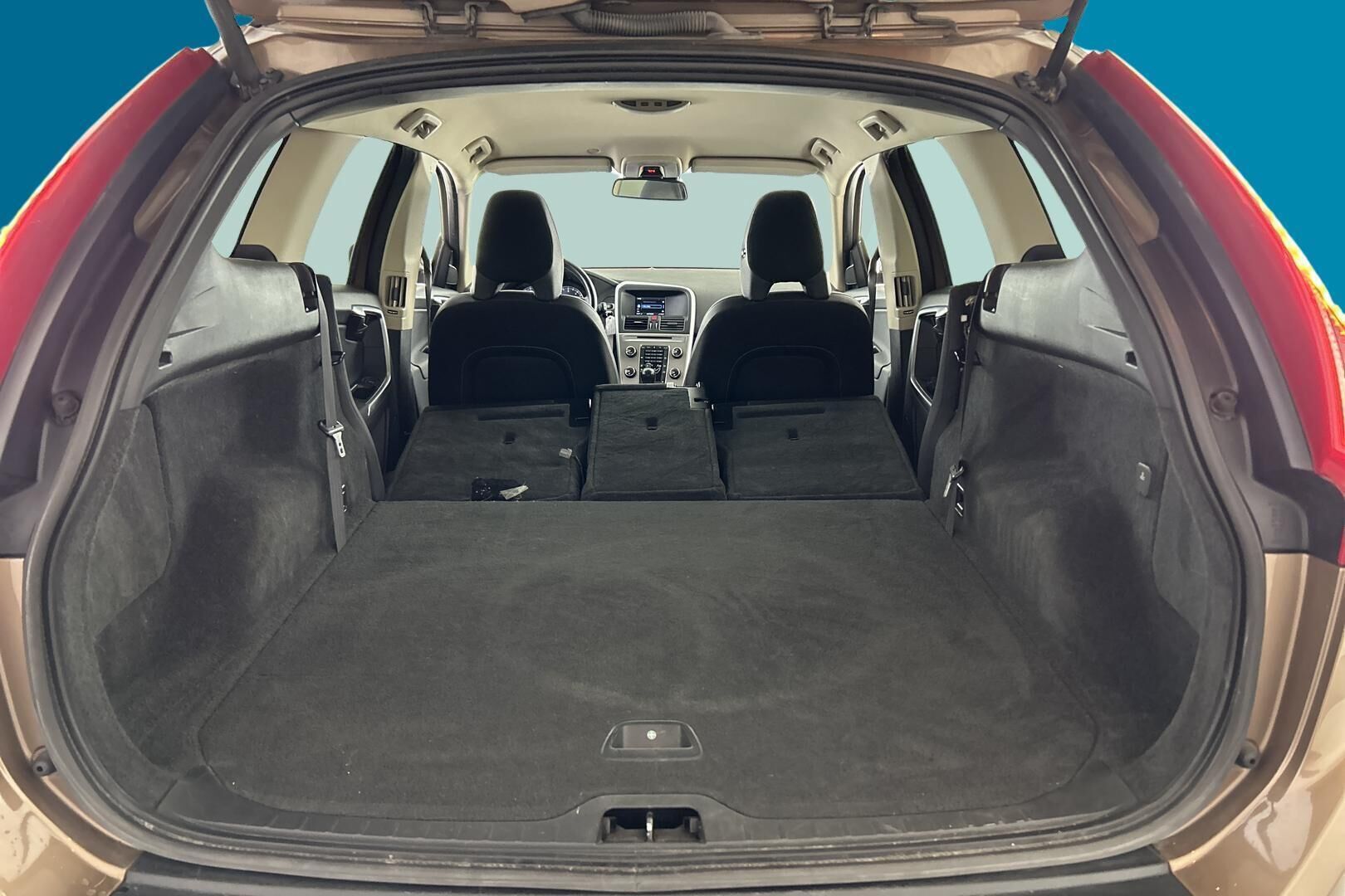 Volvo XC60 iso kuva 11