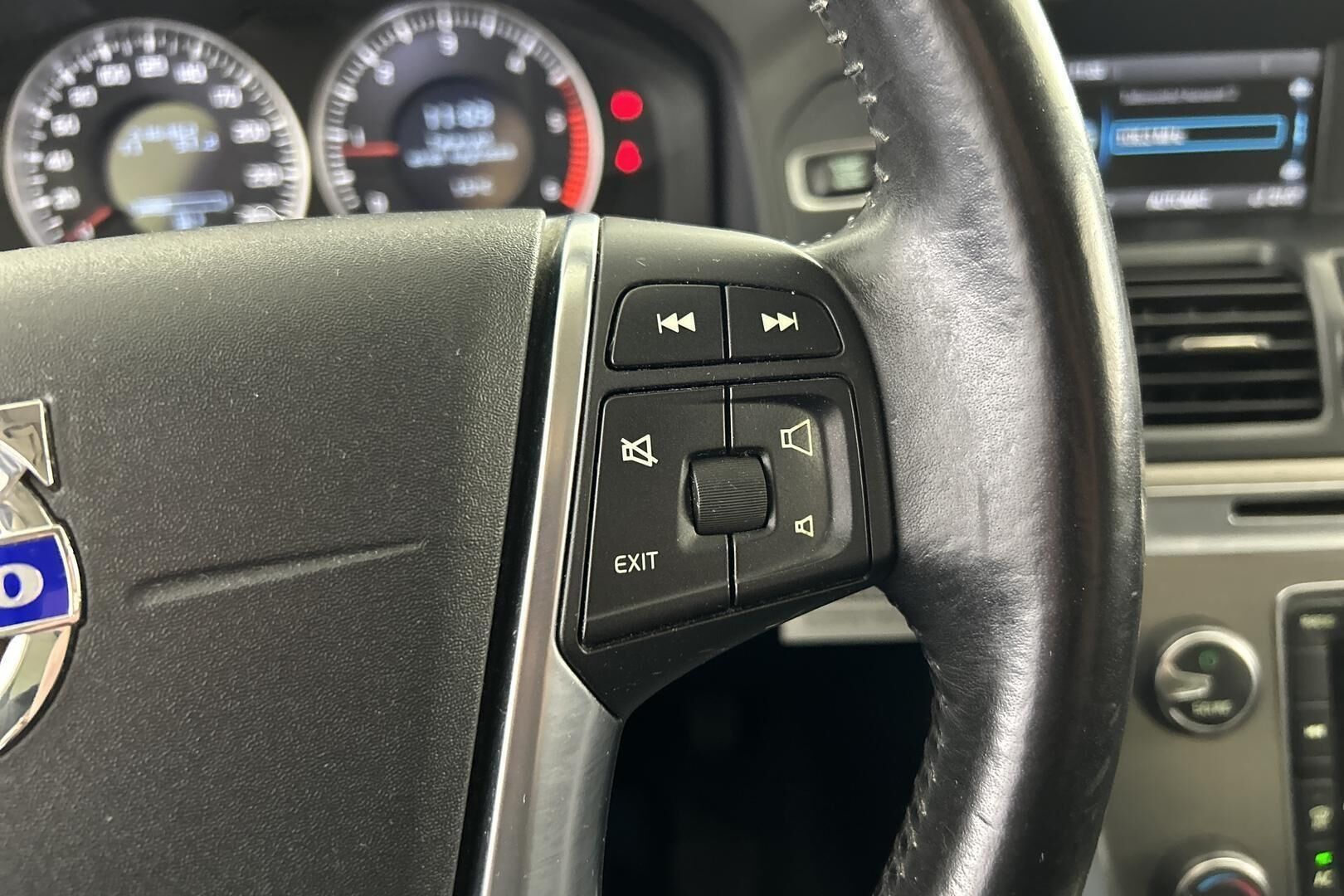 Volvo XC60 iso kuva 14