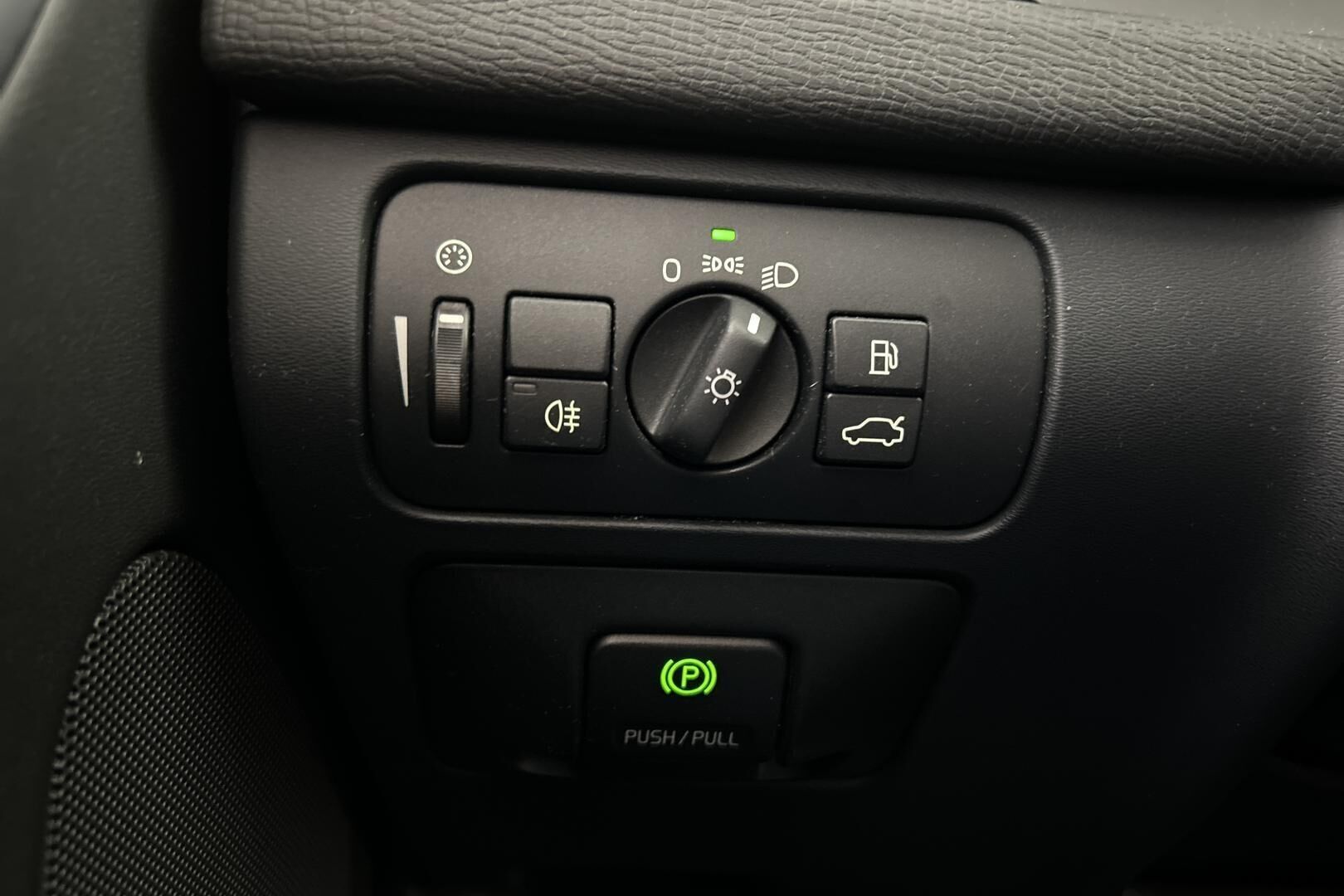 Volvo XC60 iso kuva 18