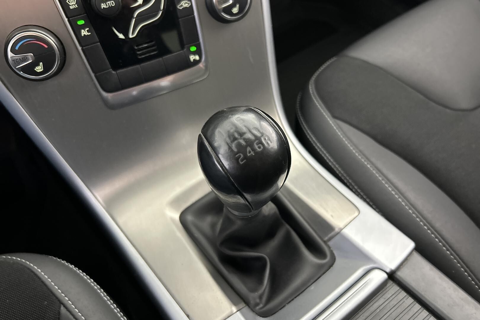 Volvo XC60 iso kuva 22