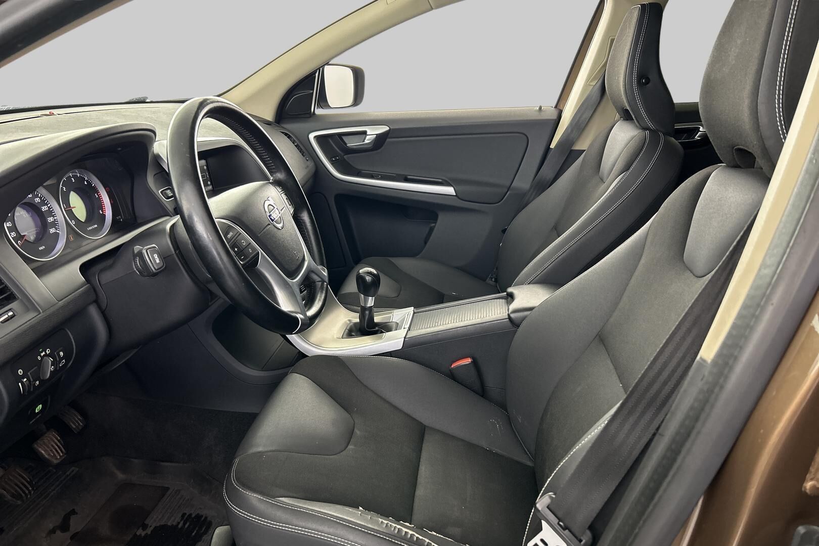 Volvo XC60 iso kuva 8