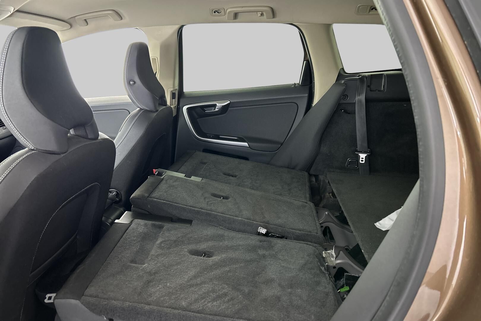 Volvo XC60 iso kuva 9