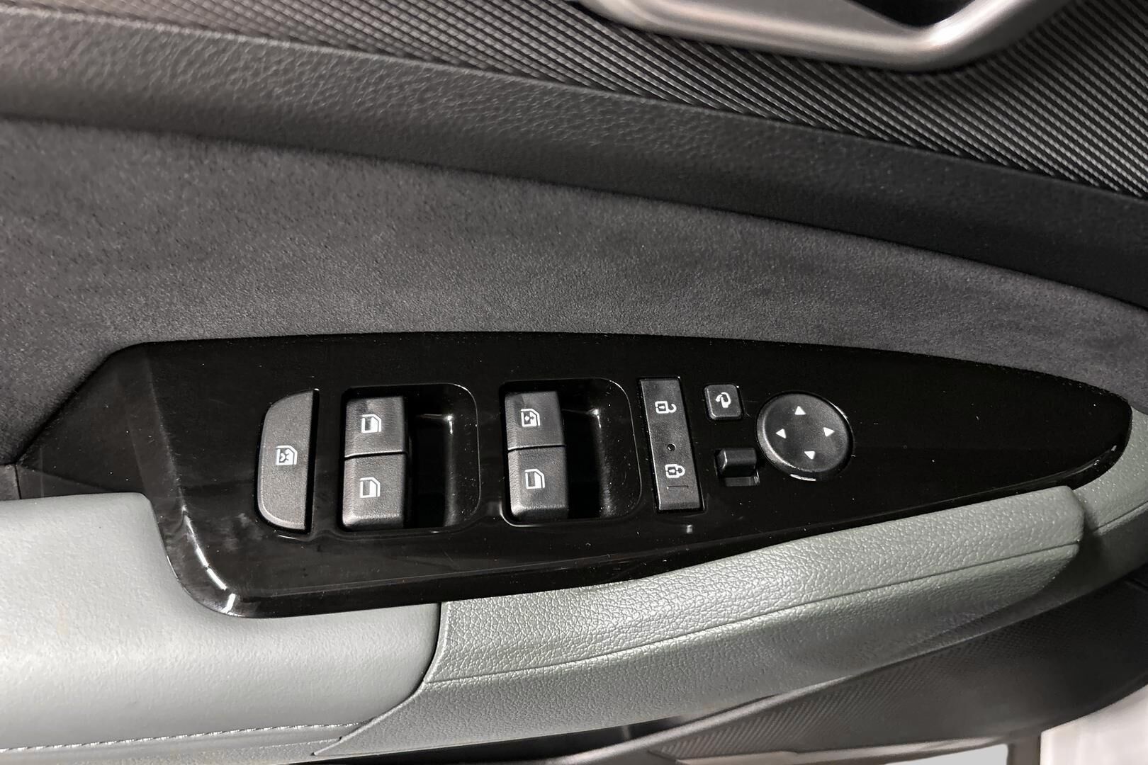 Kia Sportage iso kuva 12