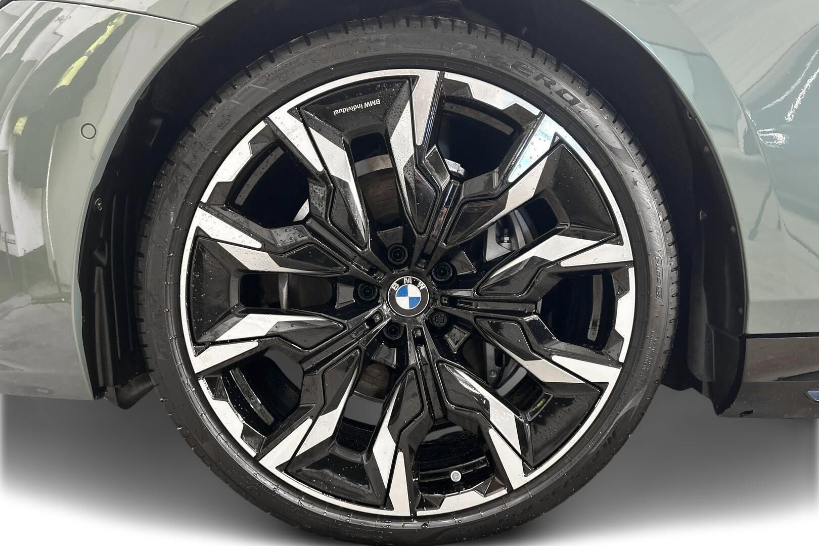 BMW i5 iso kuva 9