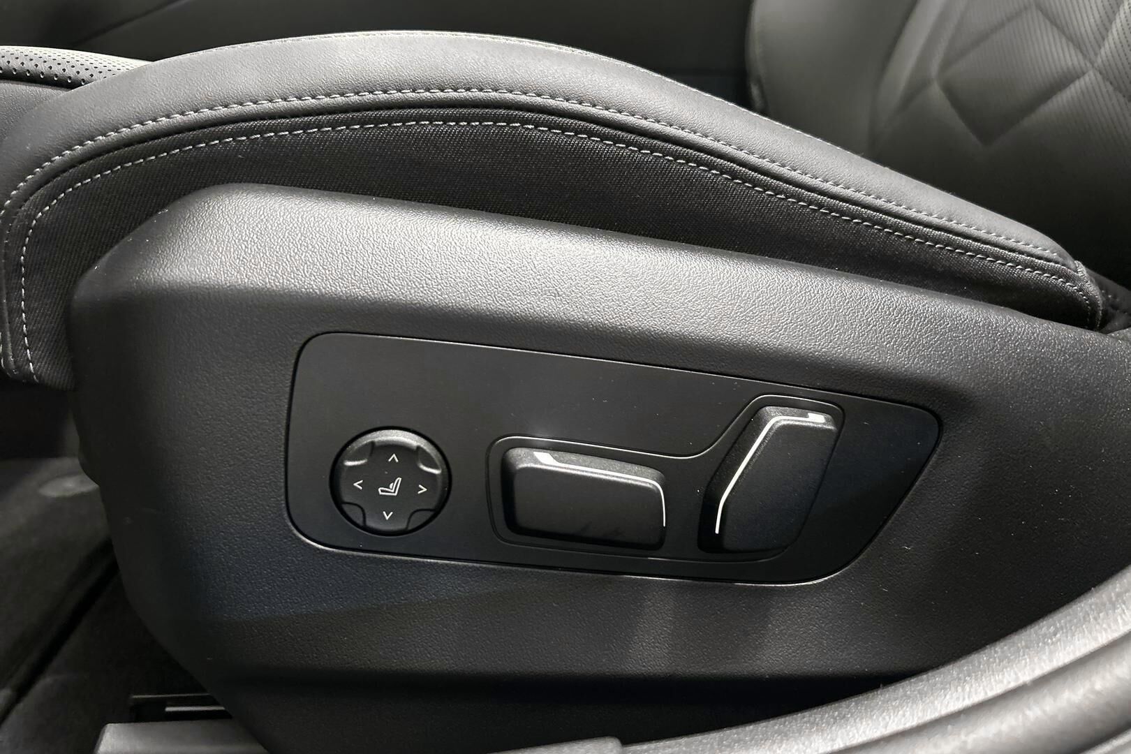 BMW i5 iso kuva 17