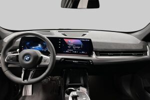 BMW iX1 esikatselu 10