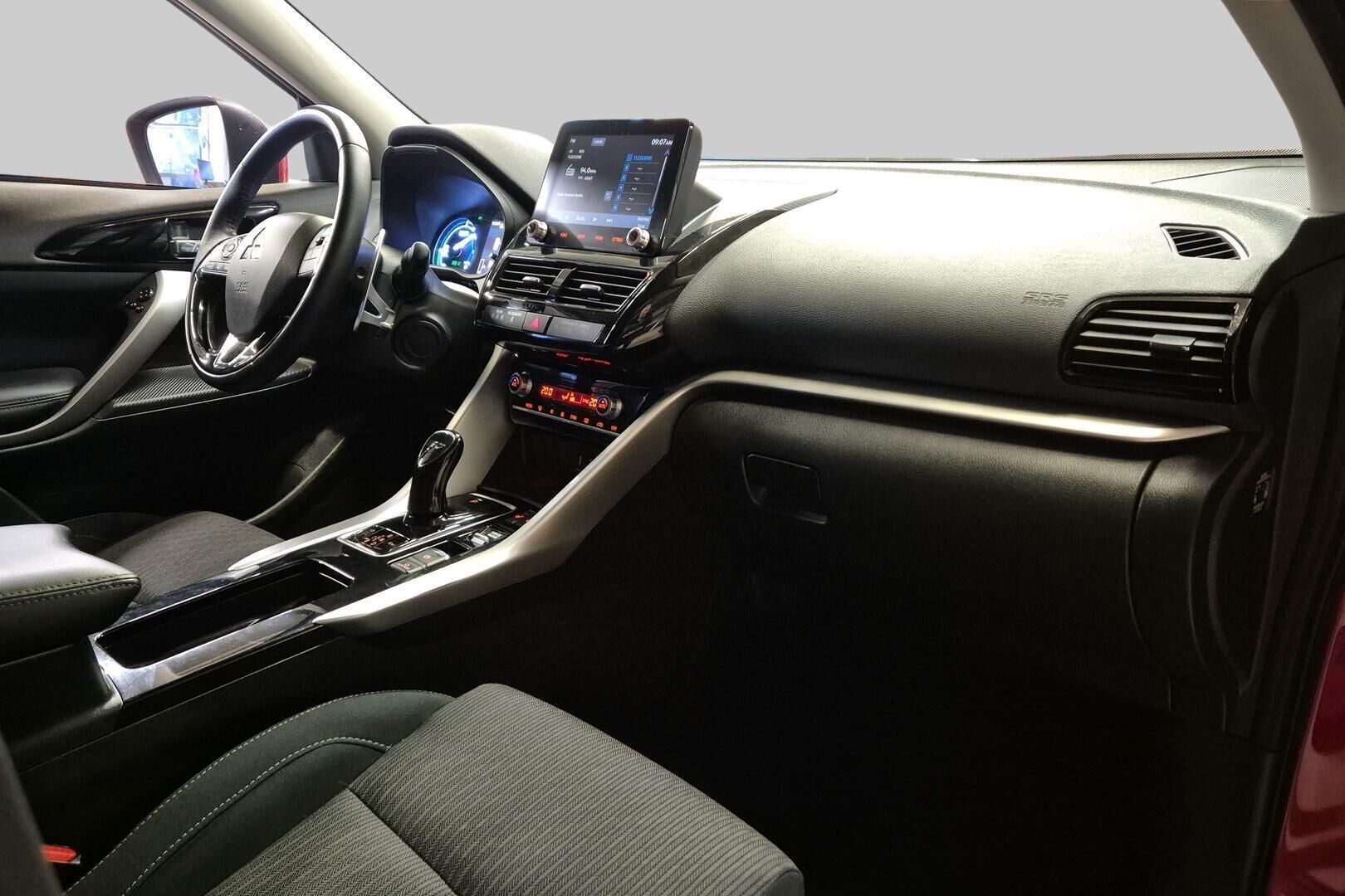 MITSUBISHI ECLIPSE CROSS iso kuva 5