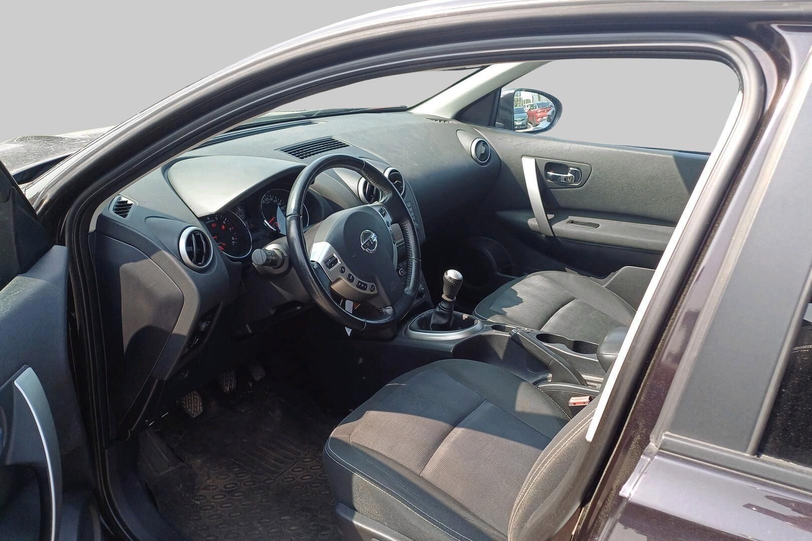 Nissan Qashqai+2 iso kuva 1