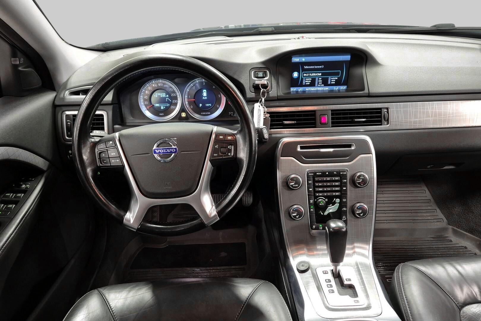 Volvo XC70 iso kuva 2