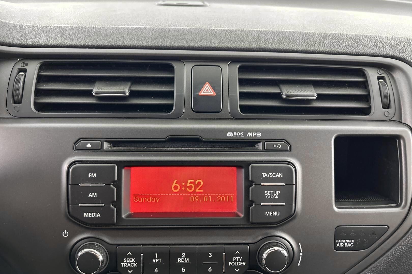 Kia Rio iso kuva 15