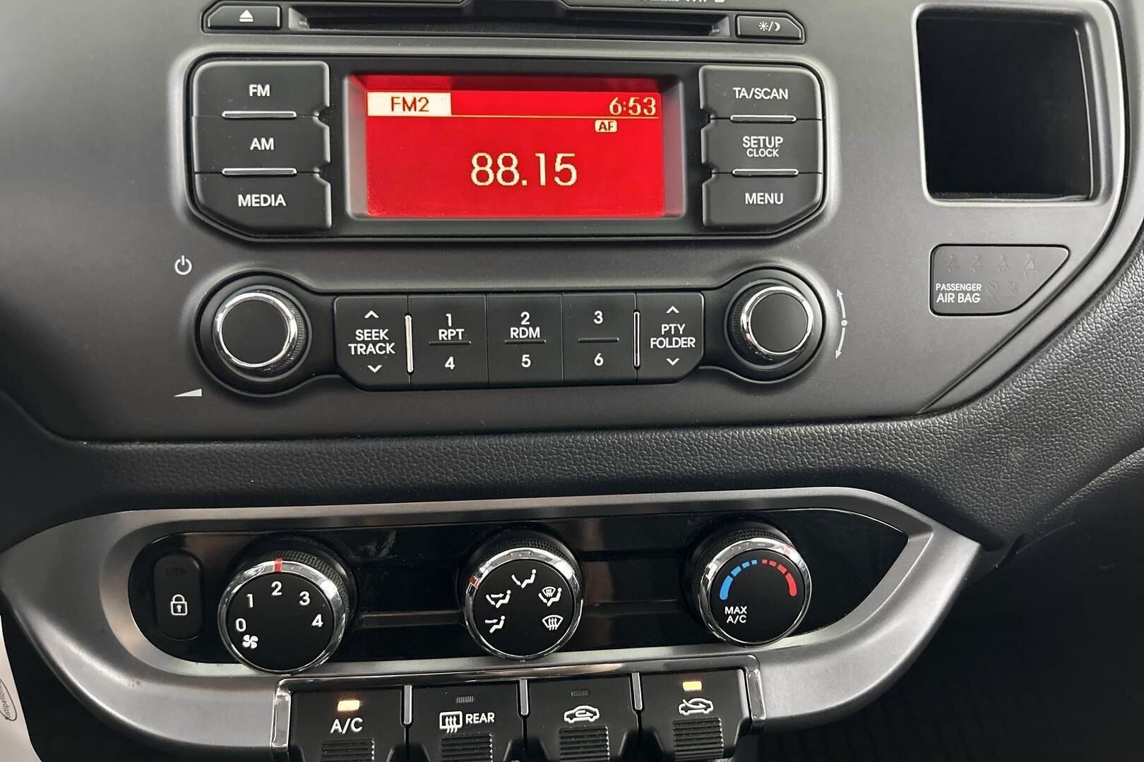 Kia Rio iso kuva 16
