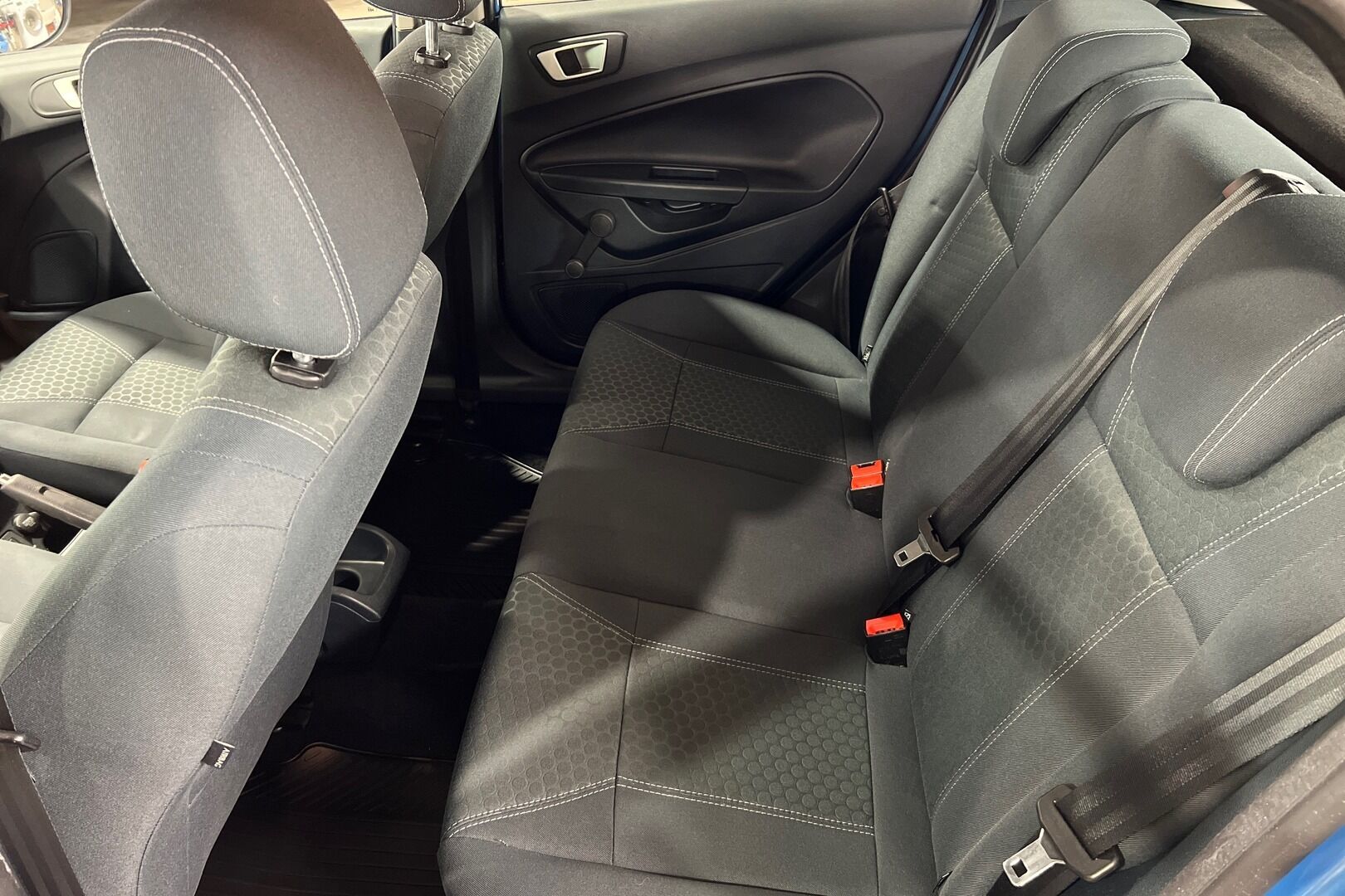 Ford Fiesta iso kuva 12