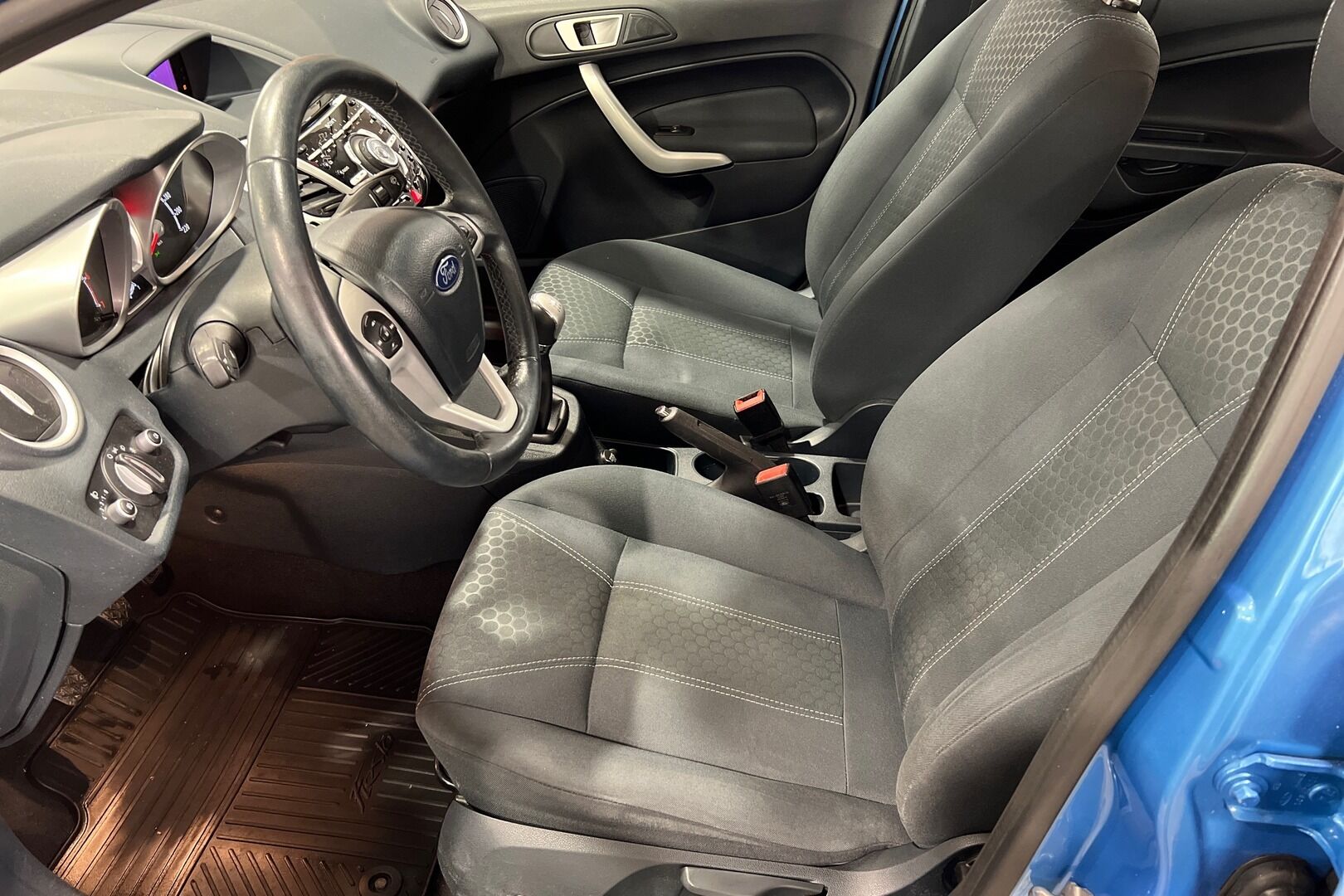Ford Fiesta iso kuva 9