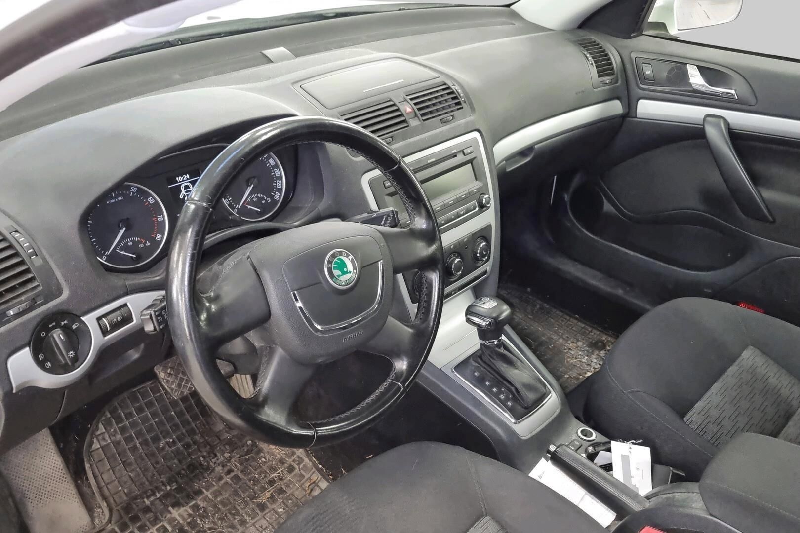 Skoda Octavia iso kuva 11