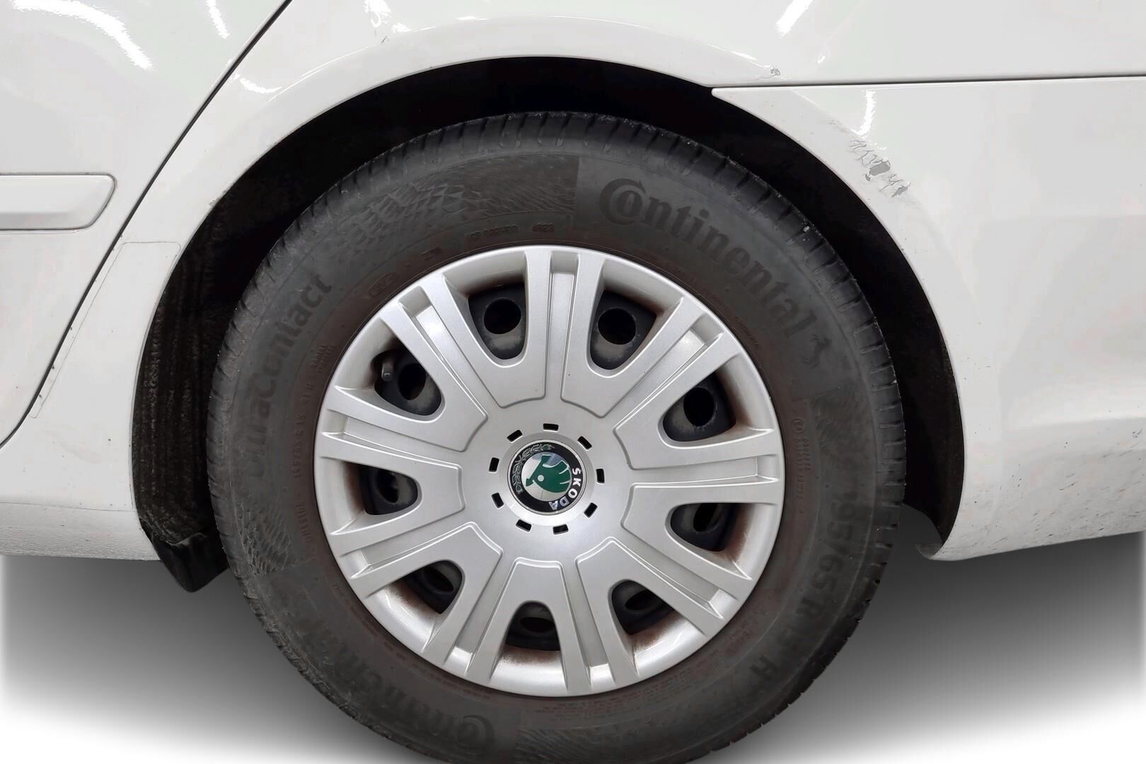 Skoda Octavia iso kuva 13