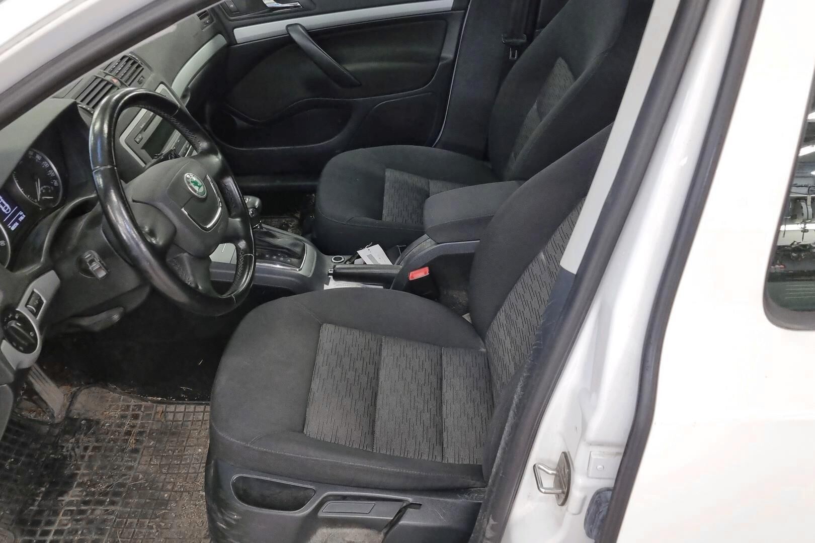 Skoda Octavia iso kuva 9
