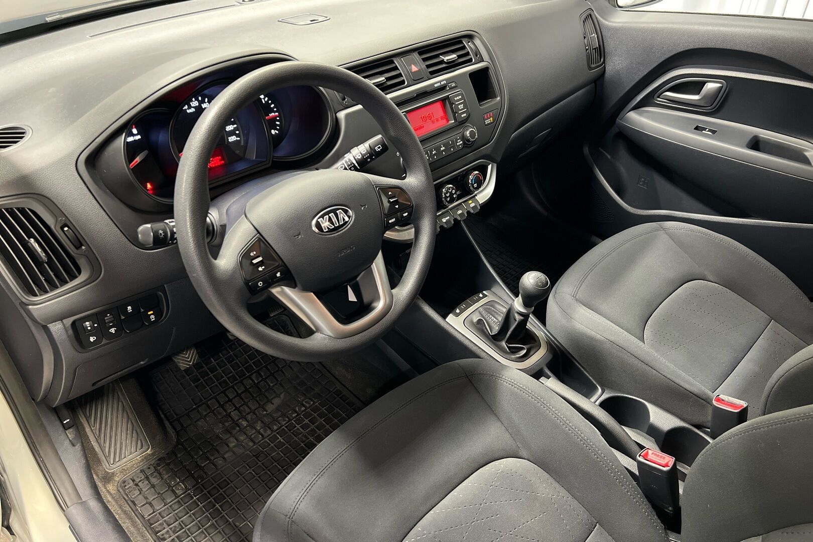 Kia Rio iso kuva 6