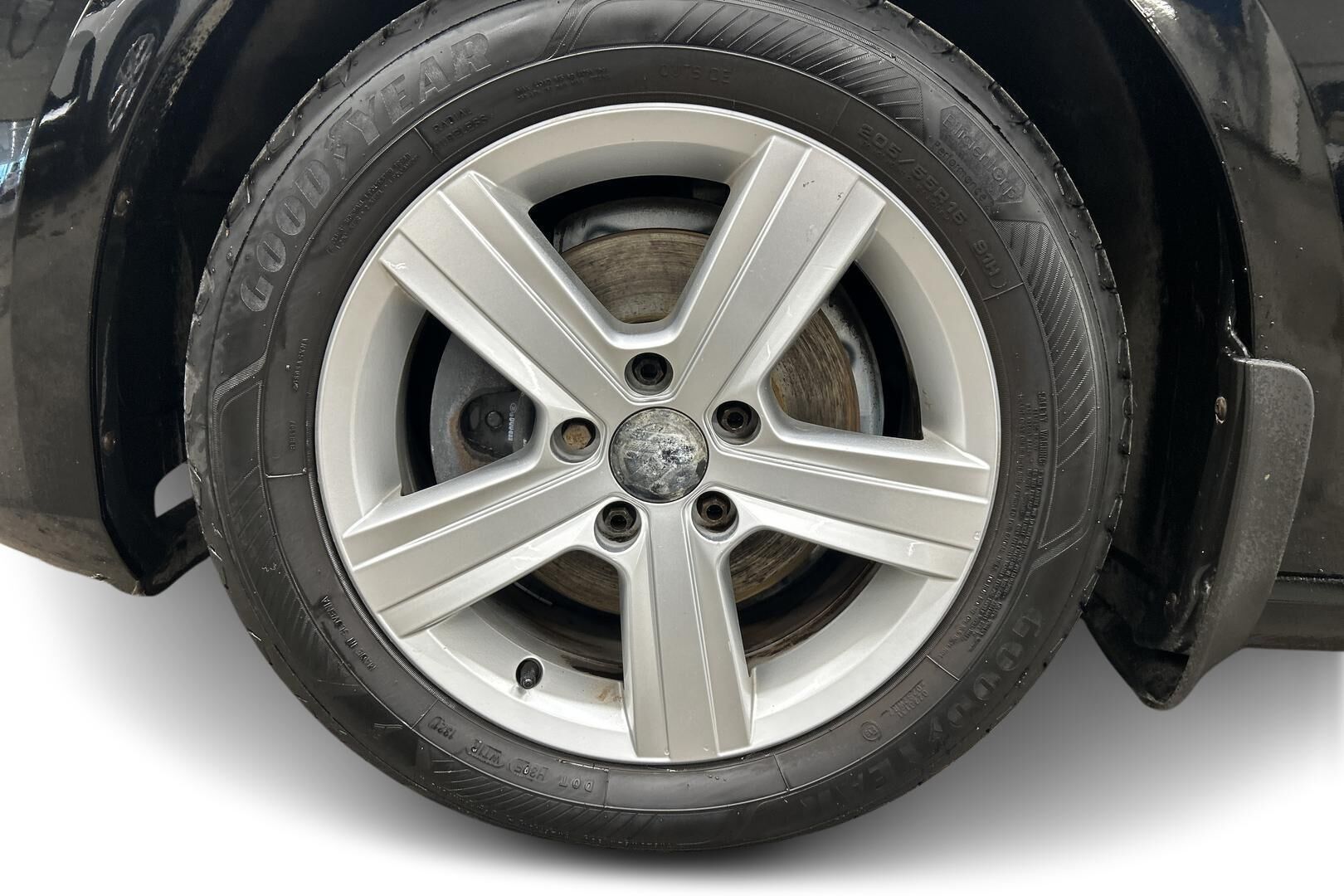 Volkswagen Golf iso kuva 13