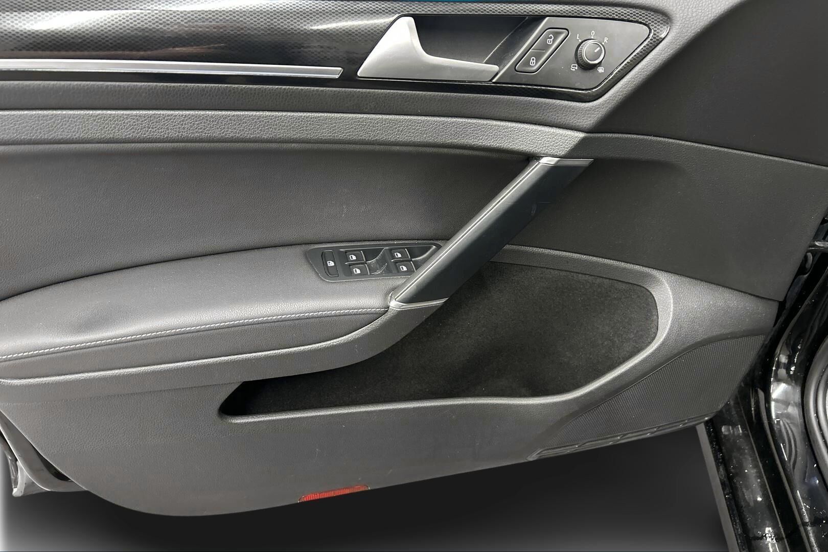 Volkswagen Golf iso kuva 14