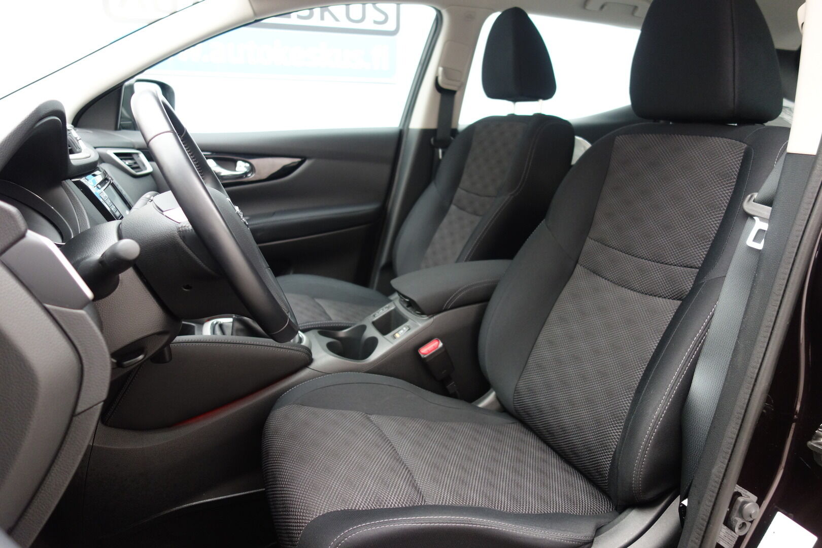 Nissan Qashqai iso kuva 8