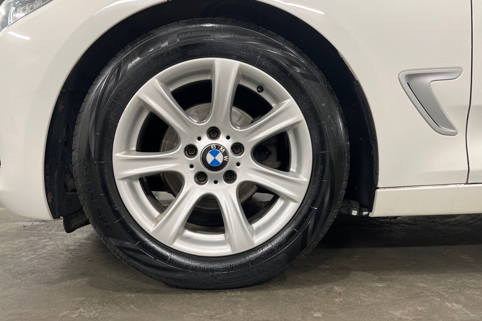 BMW 3-sarja iso kuva 9