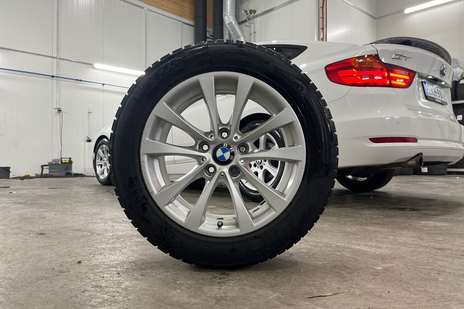 BMW 3-sarja iso kuva 12