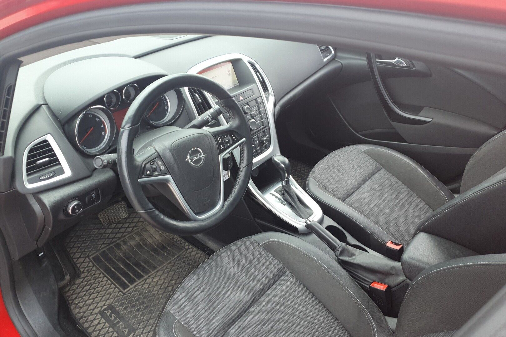 Opel Astra iso kuva 2