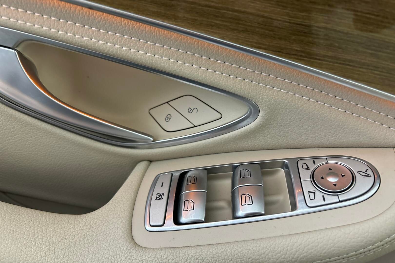 Mercedes-Benz C iso kuva 19