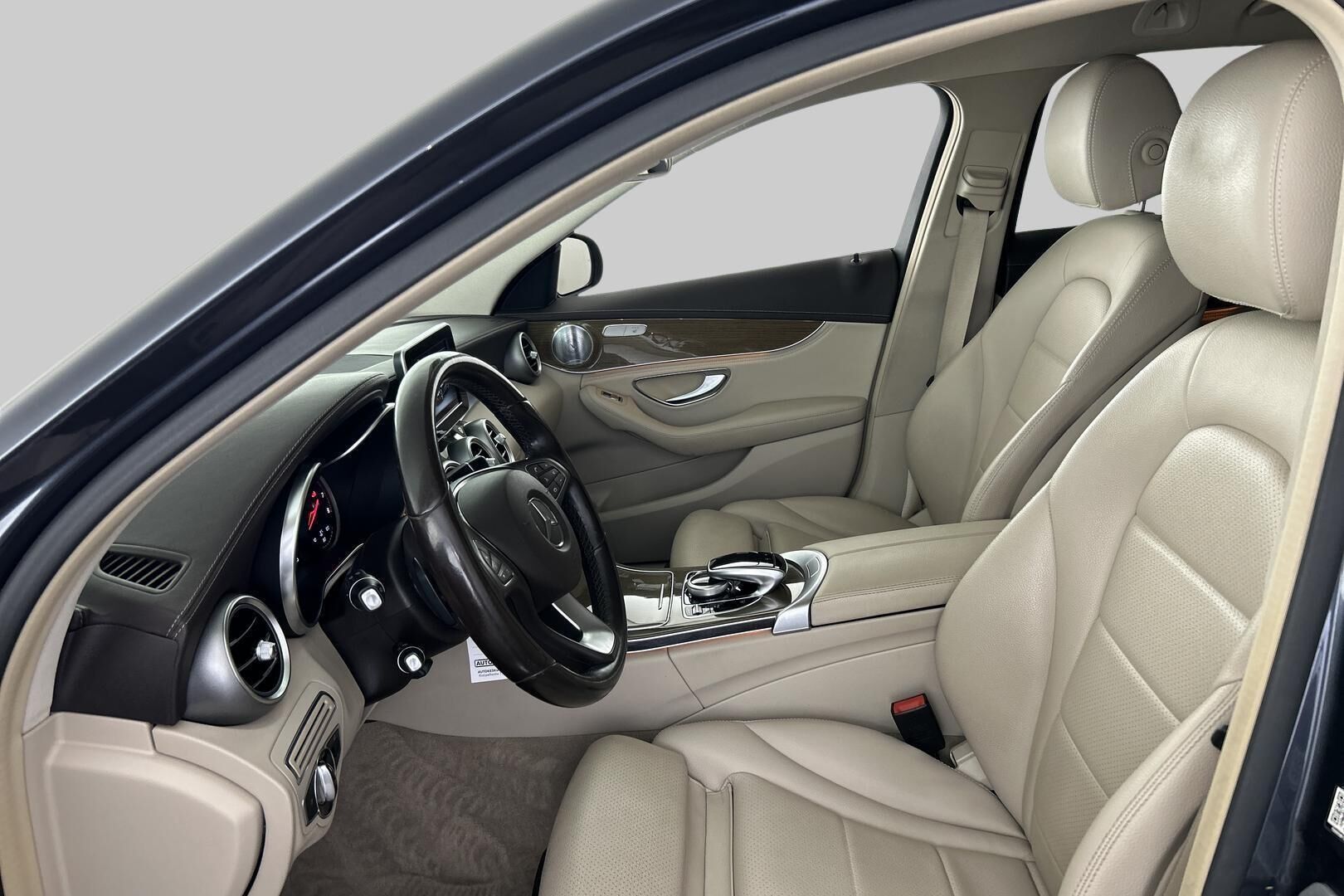 Mercedes-Benz C iso kuva 7