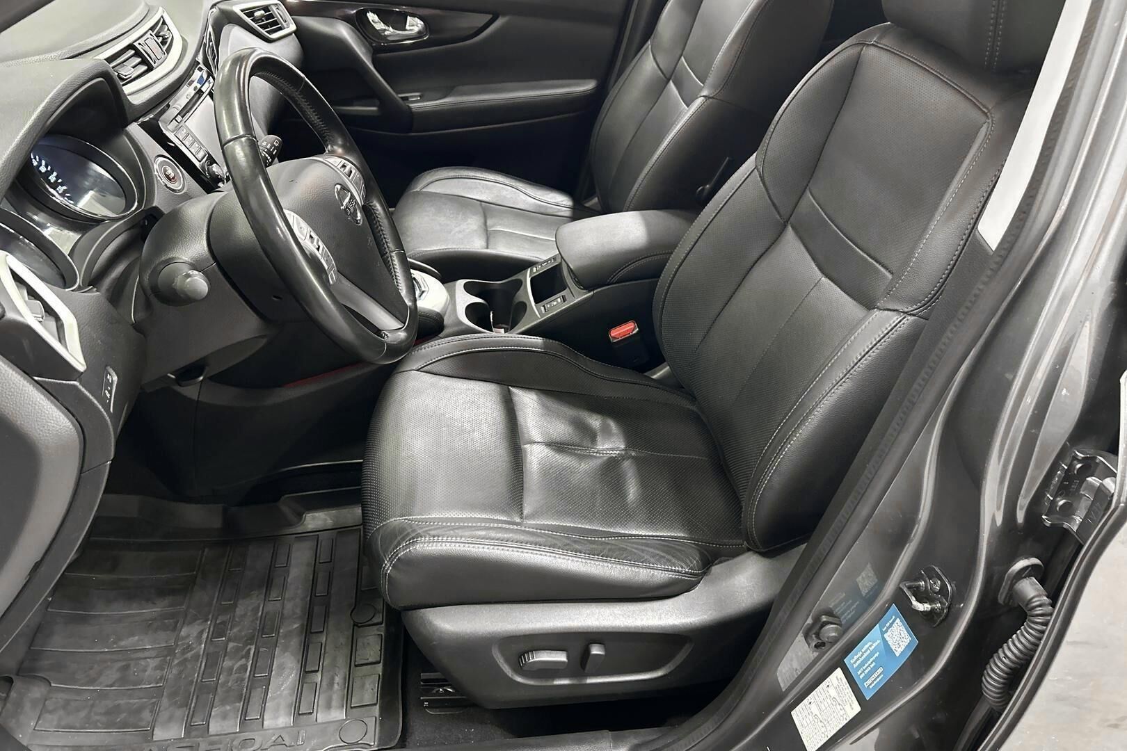 Nissan Qashqai iso kuva 9