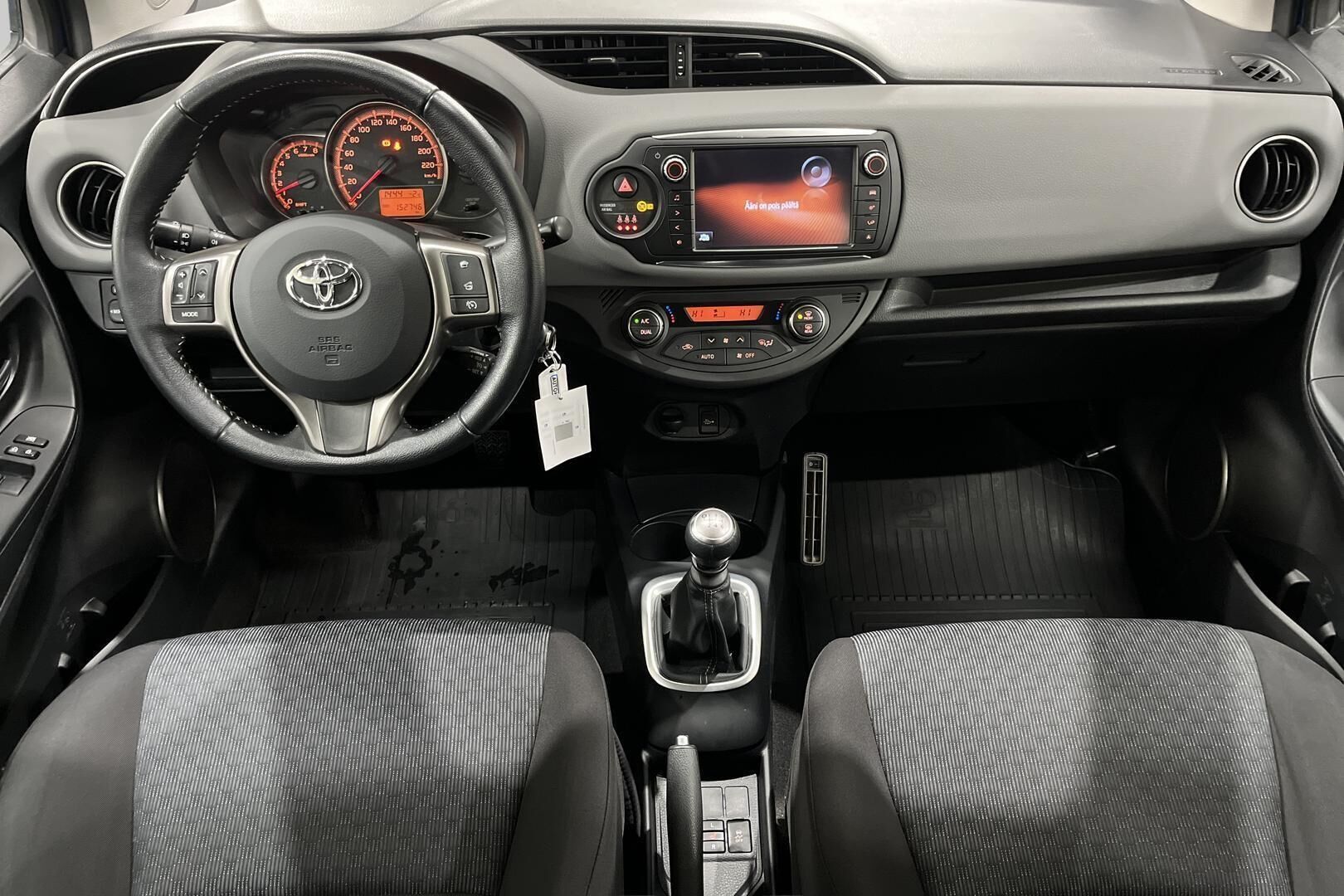 Toyota Yaris iso kuva 10