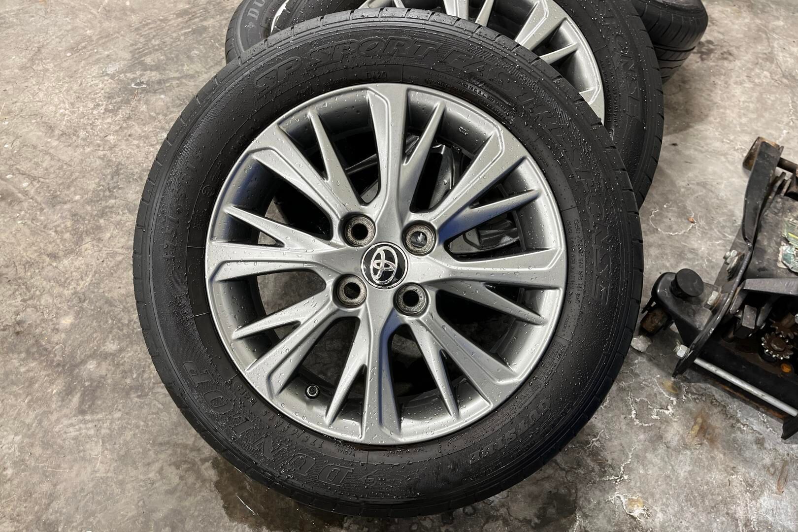 Toyota Yaris iso kuva 12