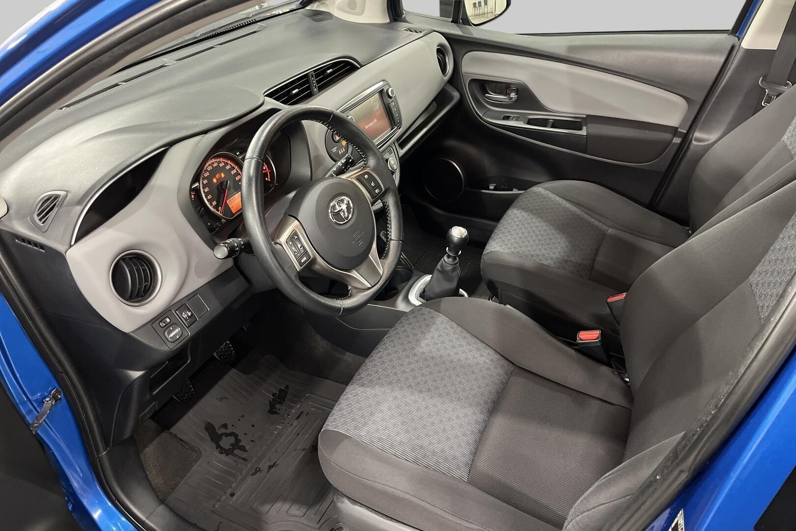 Toyota Yaris iso kuva 8