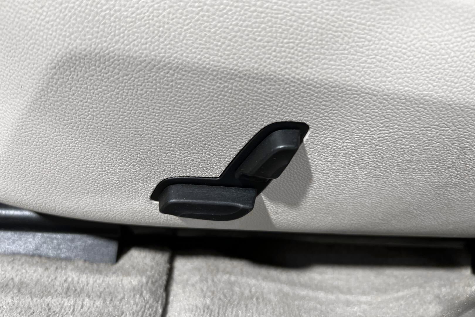 Mercedes-Benz E iso kuva 14