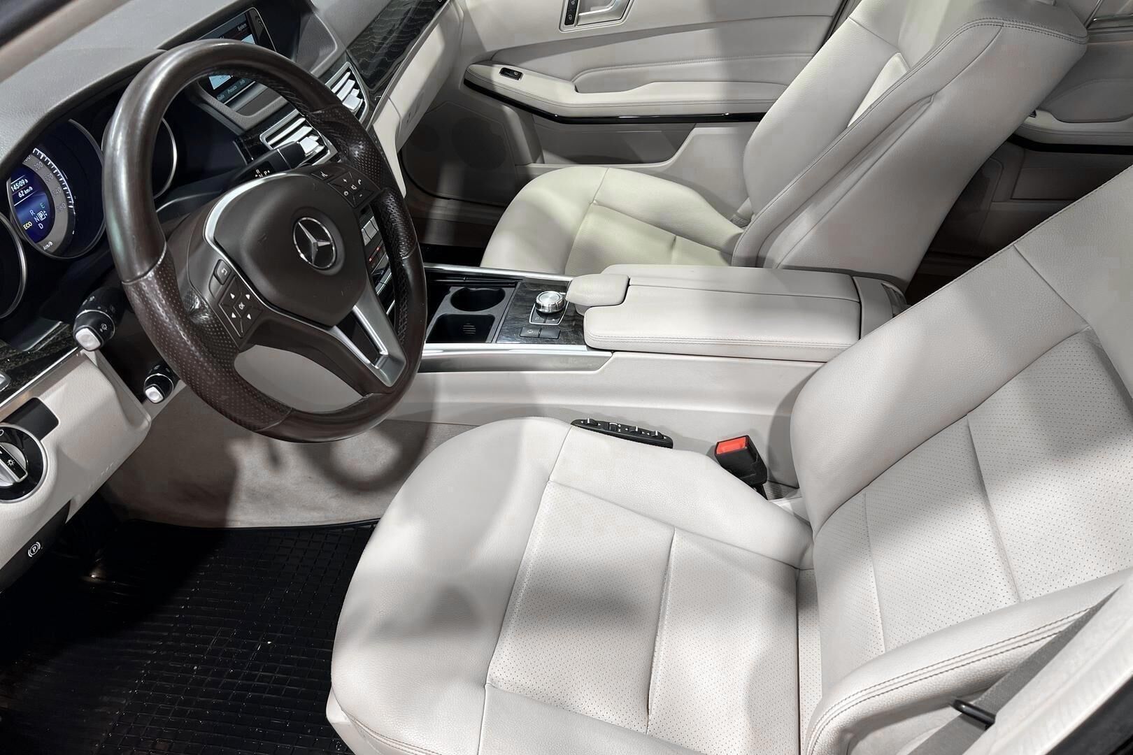 Mercedes-Benz E iso kuva 9