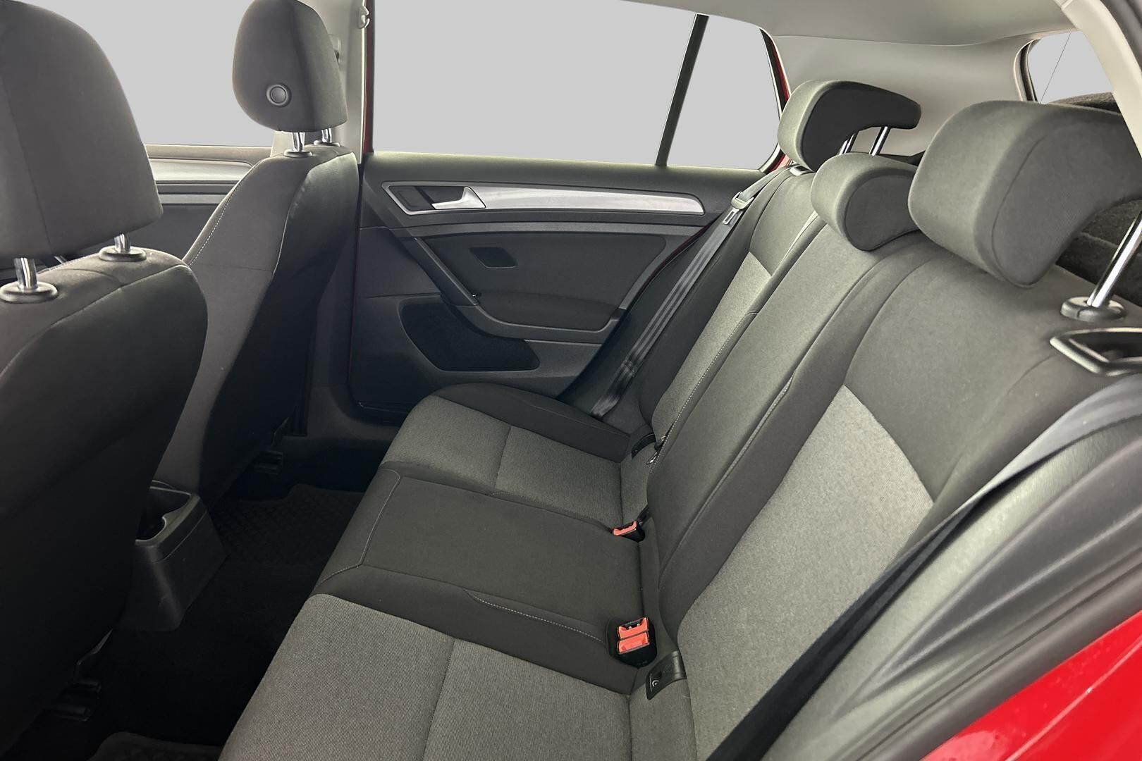 Volkswagen Golf iso kuva 9