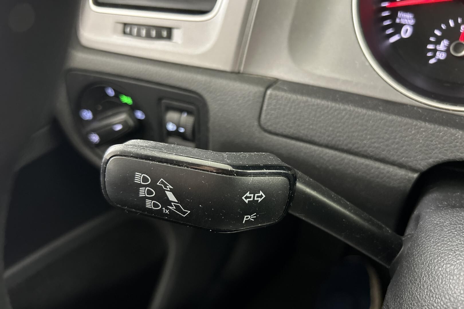 Volkswagen Golf iso kuva 15