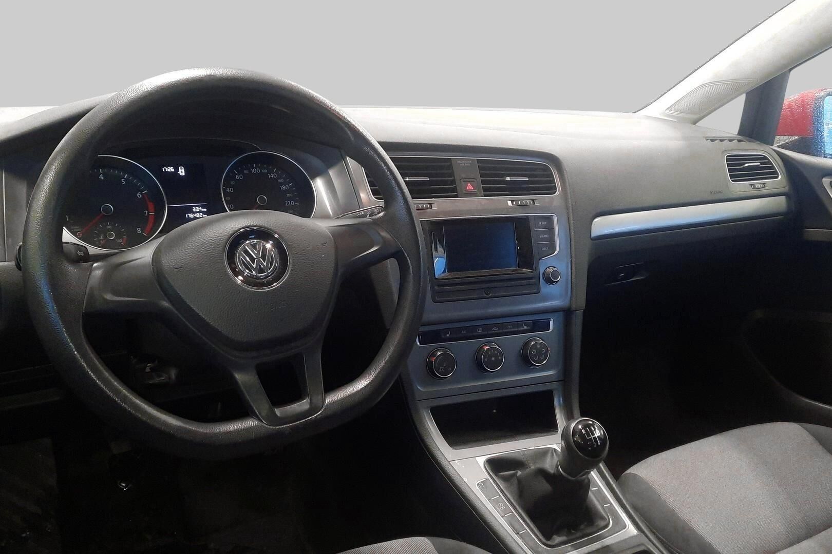 Volkswagen Golf iso kuva 2