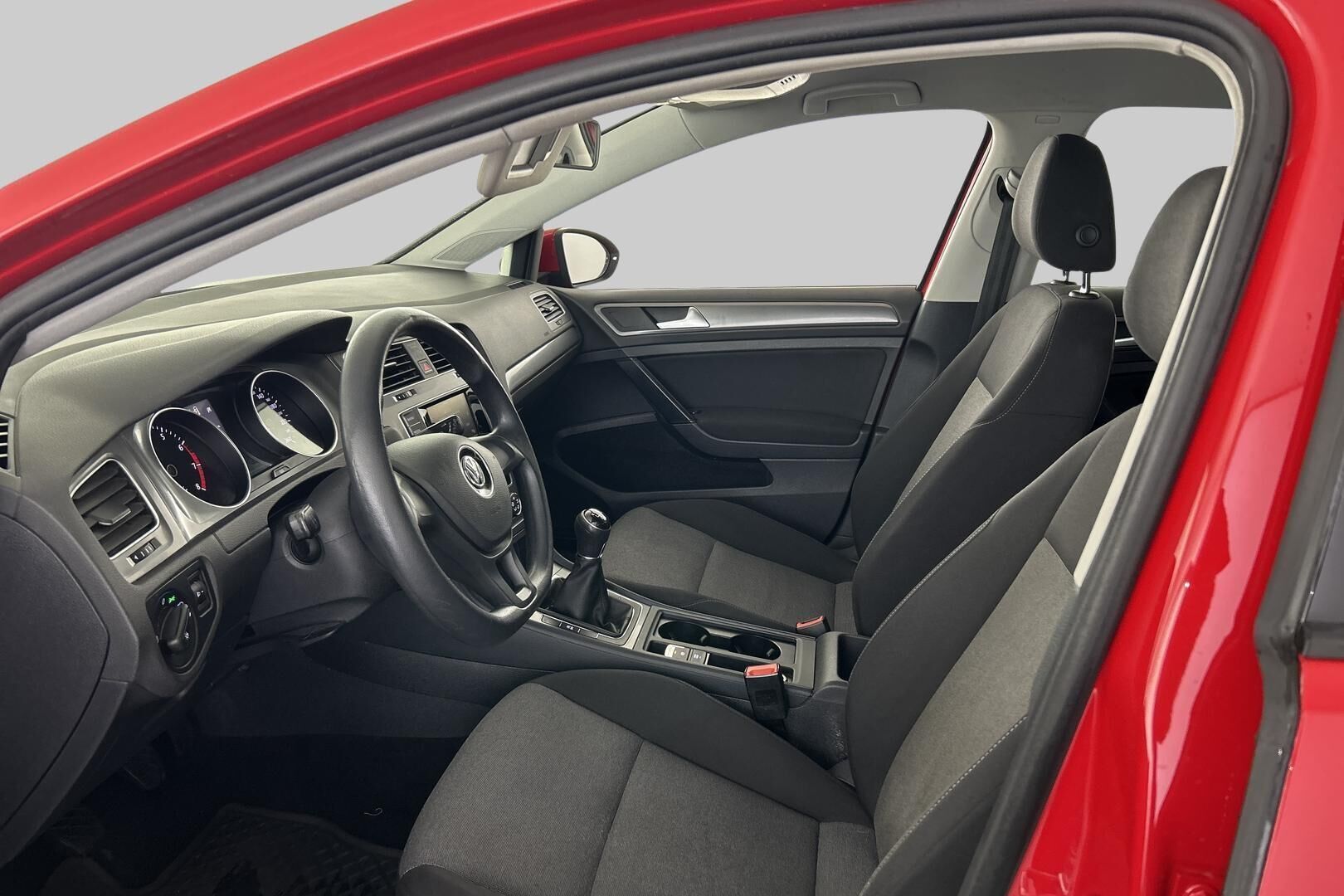 Volkswagen Golf iso kuva 8