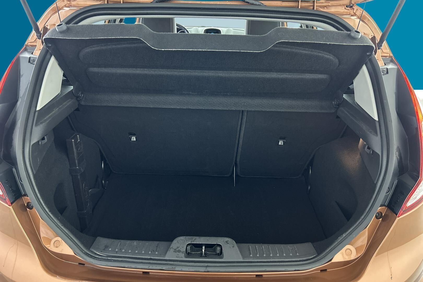 Ford Fiesta iso kuva 10