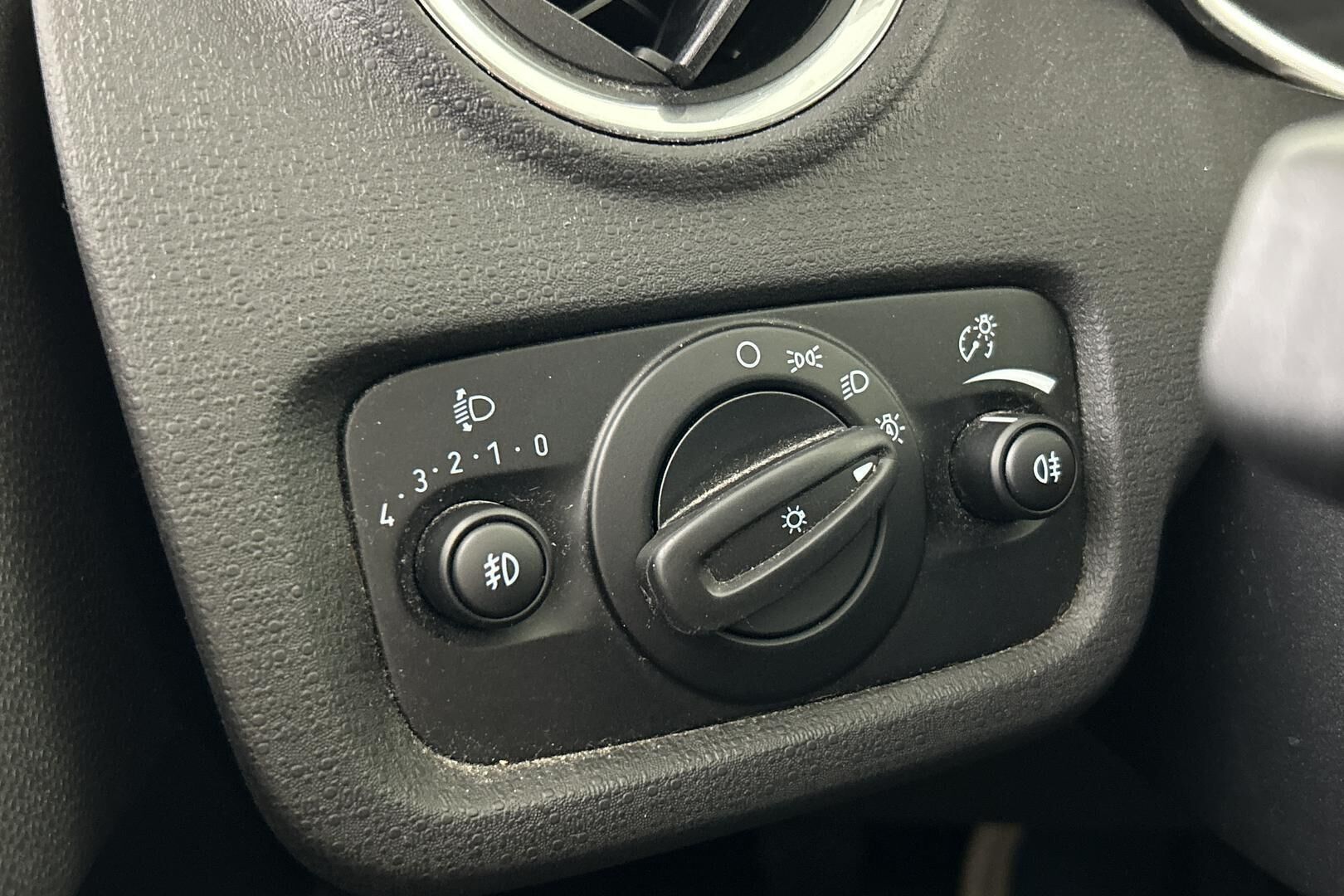 Ford Fiesta iso kuva 17