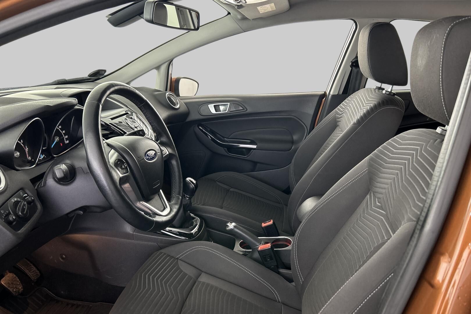 Ford Fiesta iso kuva 8
