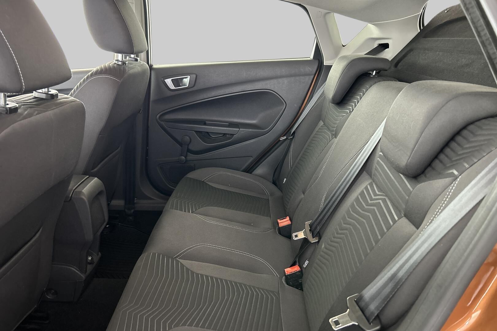 Ford Fiesta iso kuva 24